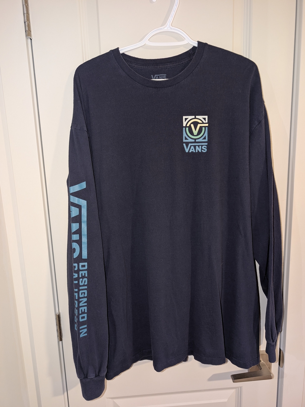 2/30$ 💓 Vans Black Long Sleeve Shirt